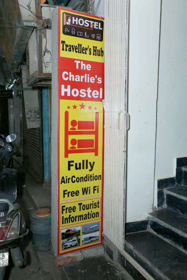 The Charlie'S Hostel Yeni Delhi Dış mekan fotoğraf