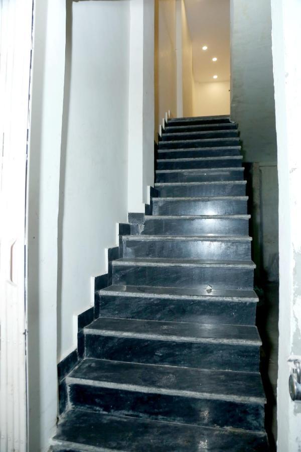 The Charlie'S Hostel Yeni Delhi Dış mekan fotoğraf
